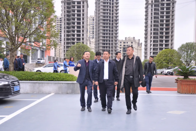 市委常委、市政府常務(wù)副市長周仕飛赴畢節(jié)工業(yè)職業(yè)技術(shù)學(xué)院調(diào)研