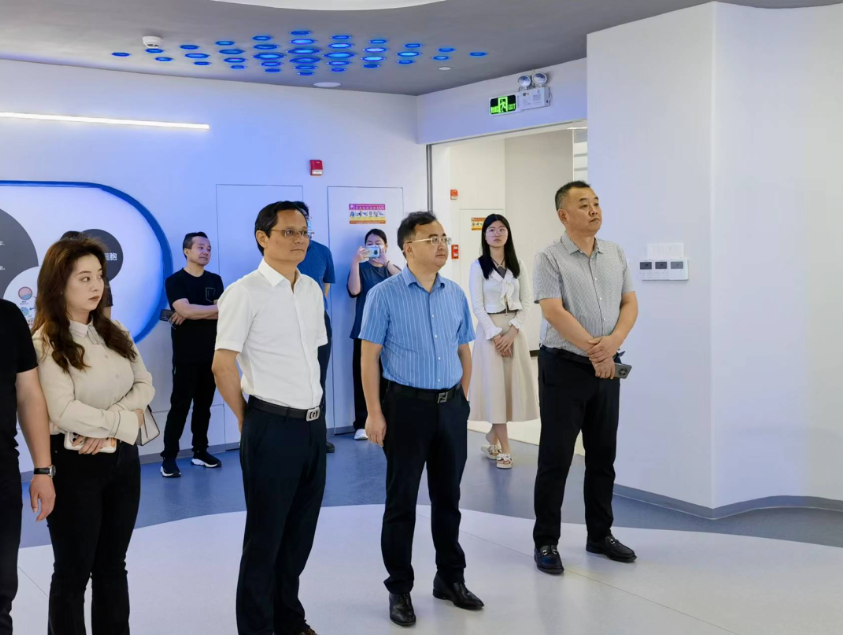 李涌、邱國(guó)援率隊(duì)到廣東省企業(yè)、院?？疾鞂W(xué)習(xí)