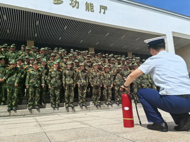 畢節(jié)工業(yè)職業(yè)技術(shù)學院開展安全知識培訓(xùn)暨滅火演練
