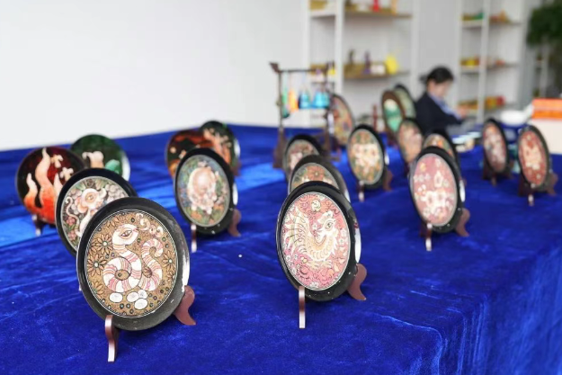 競(jìng)賽進(jìn)行時(shí)｜我院開(kāi)展黔西北民族民間工藝技藝體驗(yàn)活動(dòng)，技能大賽與文化傳承同行