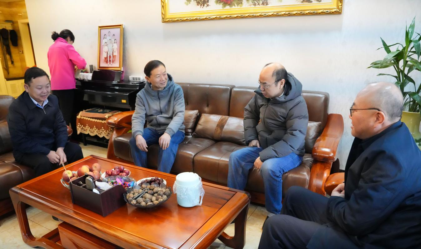 歲寒情深送溫暖  凝聚共識(shí)繪同心——學(xué)院領(lǐng)導(dǎo)春節(jié)前夕走訪慰問(wèn)離退休老同志及駐村干部